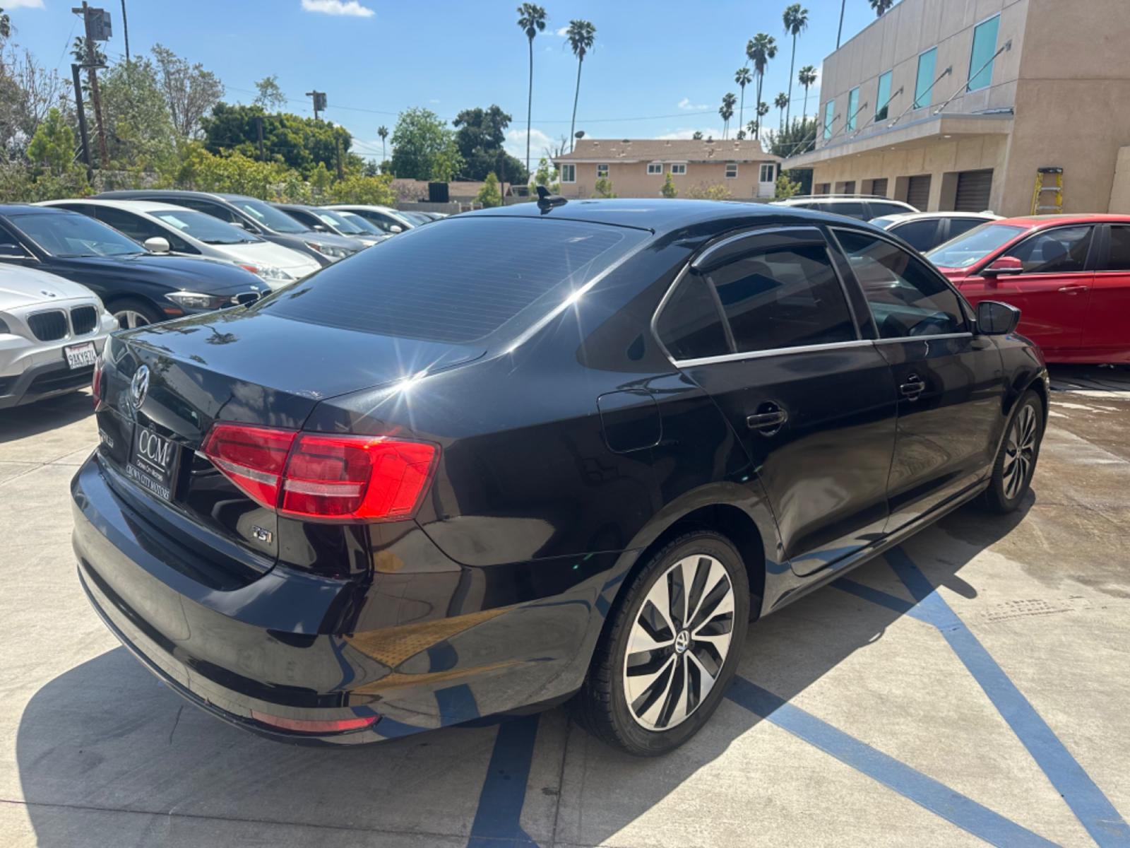 2015 Black /Black Volkswagen Jetta SE 5M (3VWD17AJ4FM) with an 1.8L L4 DOHC 20V engine, Automatic transmission, located at 30 S. Berkeley Avenue, Pasadena, CA, 91107, (626) 248-7567, 34.145447, -118.109398 - Black on Black! Premium Wheels! The 2015 Volkswagen Jetta SE encapsulates the ideal blend of contemporary design, advanced features, and the reliable performance Volkswagen is renowned for. Its sleek contours and sophisticated aesthetics reflect urban sensibilities, making it perfect for city drive - Photo #4
